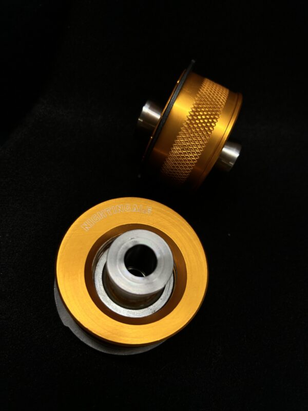 Przednie tuleje acentryczne (caster) – BMW M F80/F82/F87